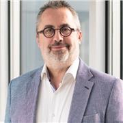 Je suis avocat jusqu'au 31/12. J'ai pratiqué le droit des affaires pendant plus de 35 ans et ai une visio pratique de la matière.